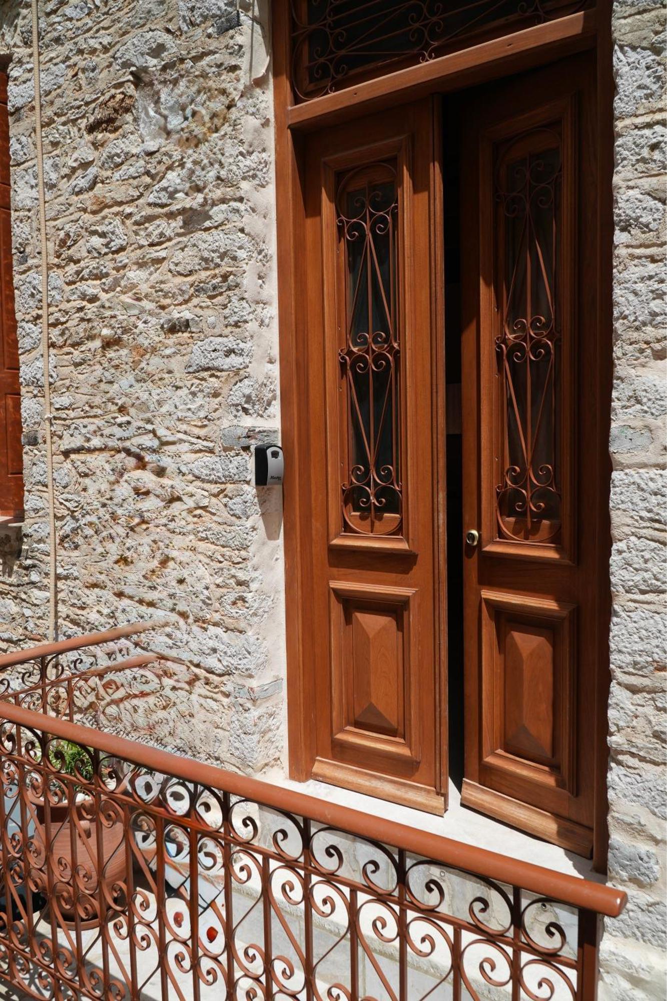 Stone Living Symi Central Apartments Екстер'єр фото